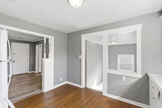 Building Photo - 3 Bedroom | 1 Bathroom Home | PET FRIENDLY!