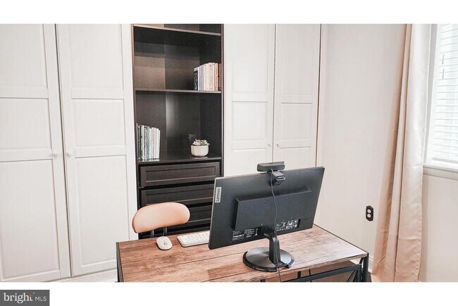 Building Photo - 2223 Payne Terrace SE