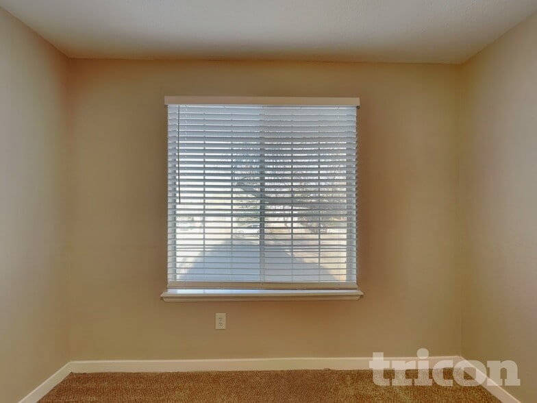 Building Photo - 9227 S Butterwood Ct