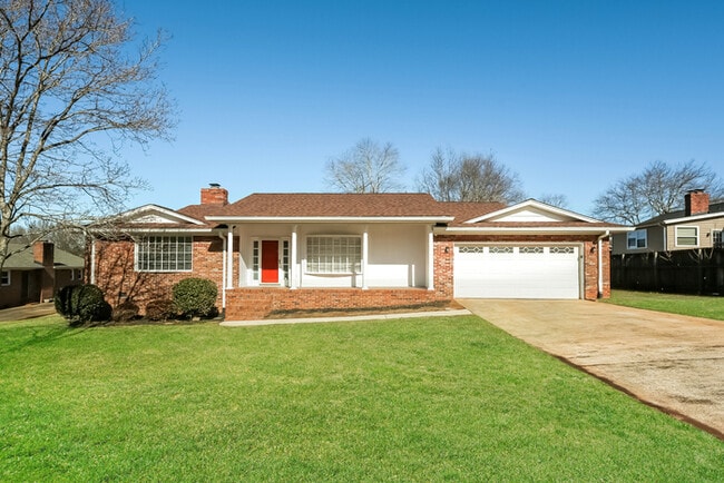 Building Photo - 303 Sherborne Dr