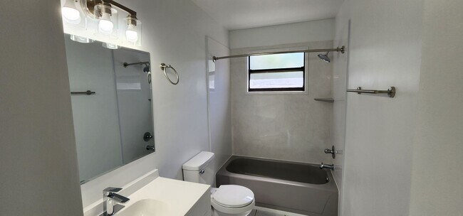 Building Photo - 3/2 1 car garage in Vero Beach