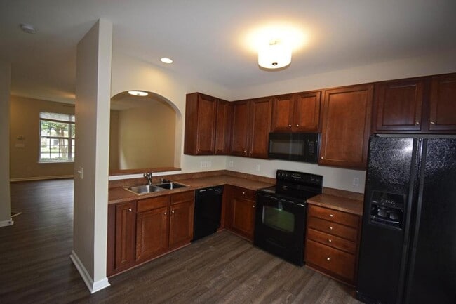 Building Photo - 1077 Woodglen Ln