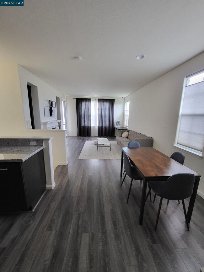 Building Photo - 5161 Waggle Ct