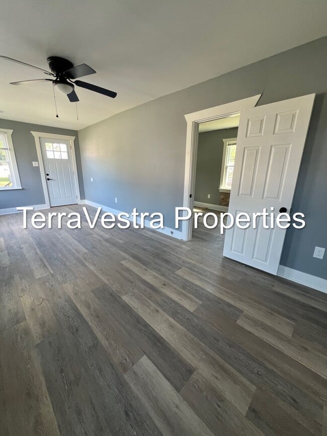 Building Photo - 4 Bedroom Single Family in Pennsville! Eli...