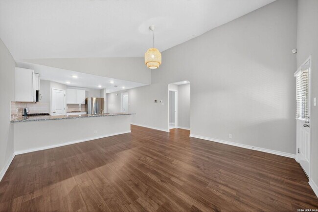 Building Photo - Open Floor Plan 4 Bed/2.5 Bath Home in Alamo Ranch