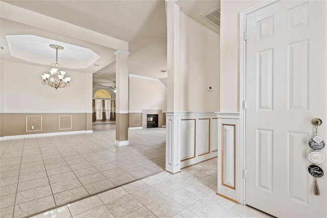 Building Photo - 10115 Willow Crossing Dr