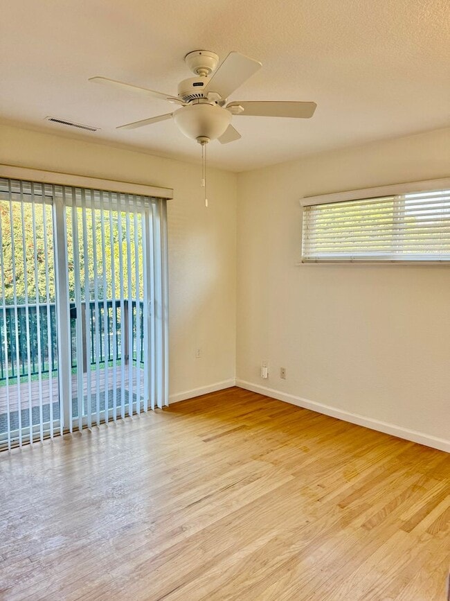 Building Photo - Beautiful Fair Oaks home