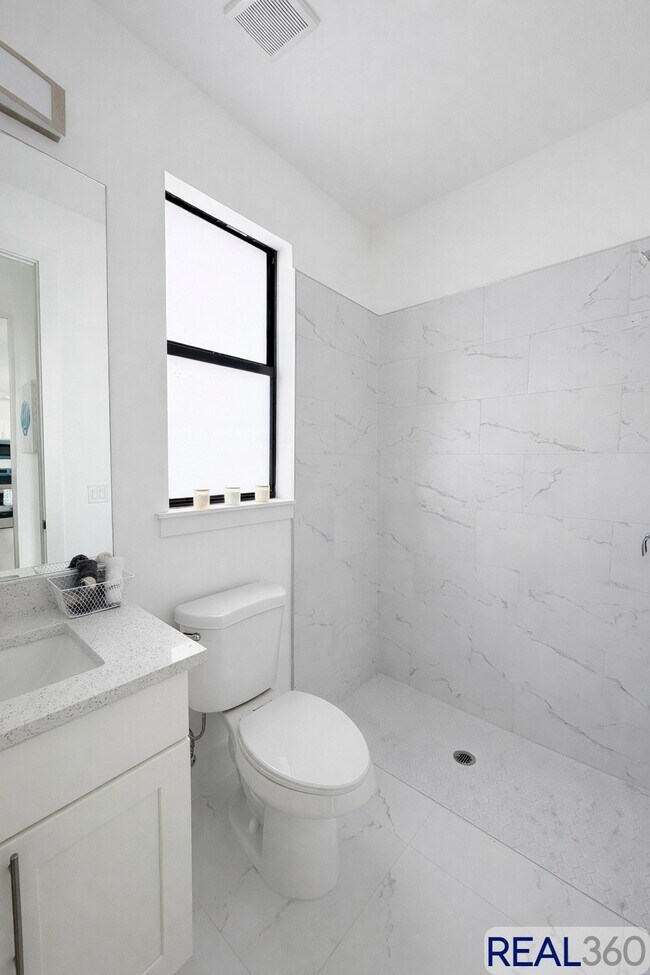 Building Photo - 2416-2418 Xelda Ave N