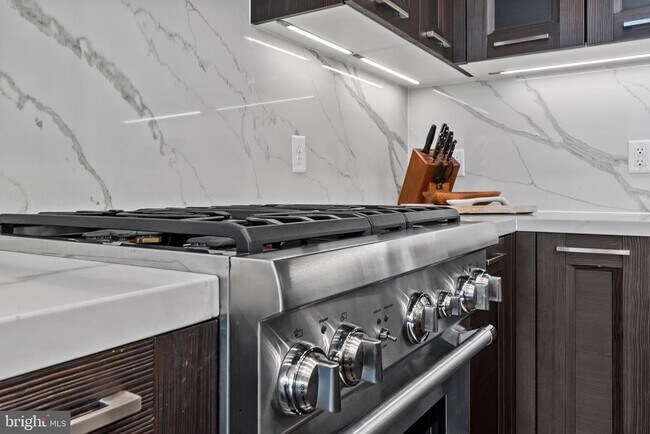 Building Photo - 1330 Lancaster St