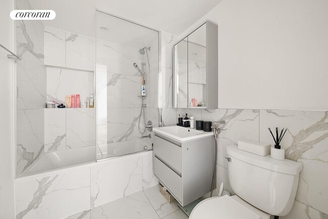 Building Photo - 2128 Ocean Ave