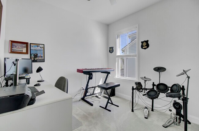 Building Photo - 360 Great Lawn Dr