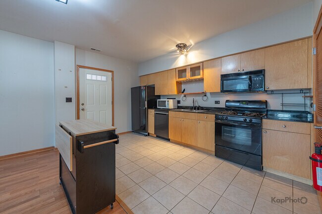 Building Photo - 519 S Maplewood Ave