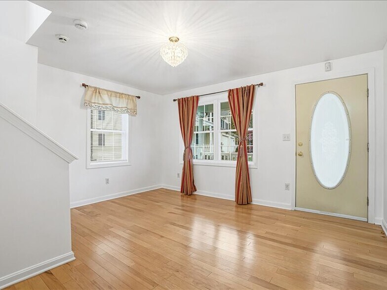 Building Photo - 20 Frongillo Farm Rd