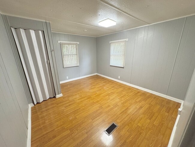 Building Photo - Statesville - HWY 90 - 3 Bedroom/ 1.5 Bath