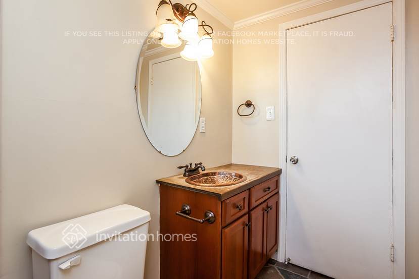 Building Photo - 1467 Michigan St