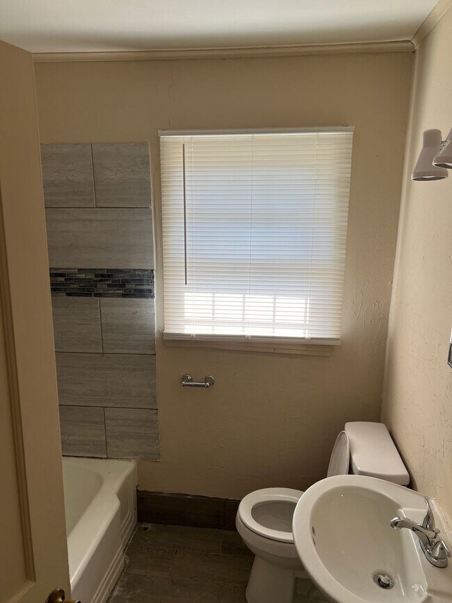 Building Photo - Large 3 bedroom, 2 bath with refrigerator!