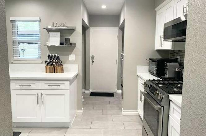 Building Photo - 28713 Conejo View Dr