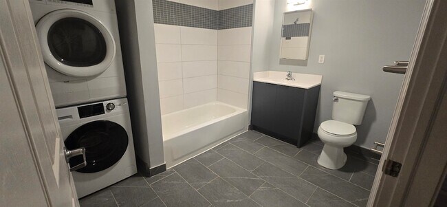 Building Photo - 160 Lafayette St