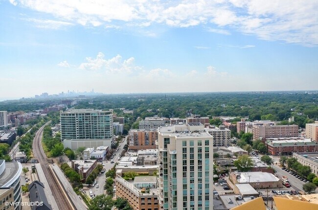 Building Photo - 1720 Maple Ave