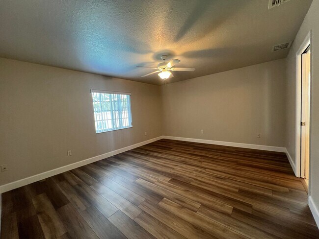Building Photo - ($2,195) * ANNUAL ** Pool ** 3 Bed / 2 Bath - Harbor Heights  ** Single Family Home
