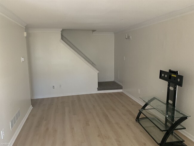 Building Photo - 2 br, 2 bath Condo - 207 Highland Boulevard