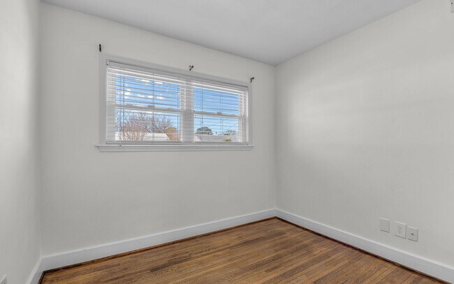 Building Photo - For Rent. 4 Bedrooms