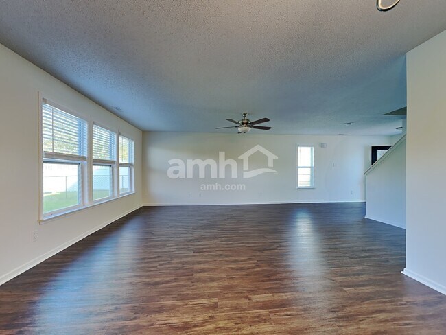 Building Photo - 10258 Golden Dr
