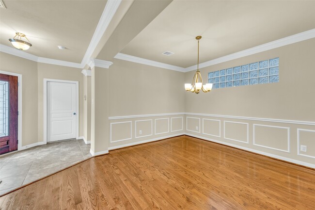 Building Photo - 1119 W 26th St