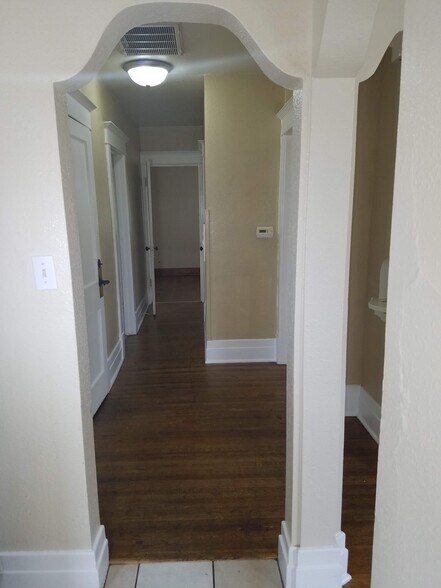 Building Photo - 218 Hammond Ave