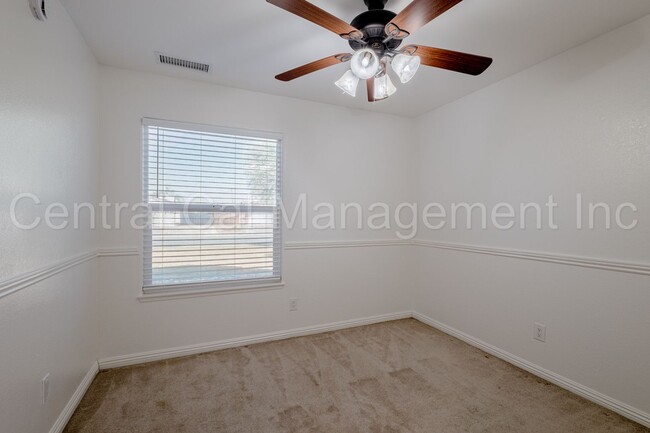 Building Photo - 3 Bedroom/2 Bath Home with Paid Solar and ...