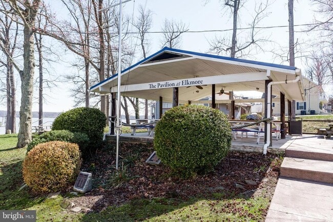 Building Photo - 26 Park Ln