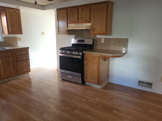 Building Photo - Two bedroom one bath in Dravosburg! Available now!