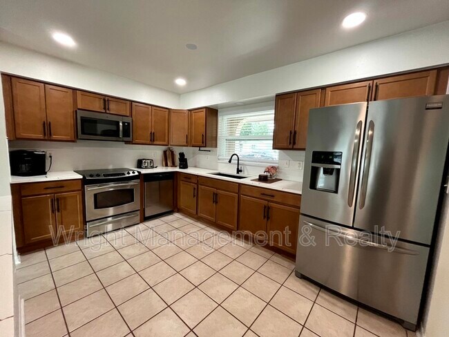 Building Photo - 1403 Stonehaven Way