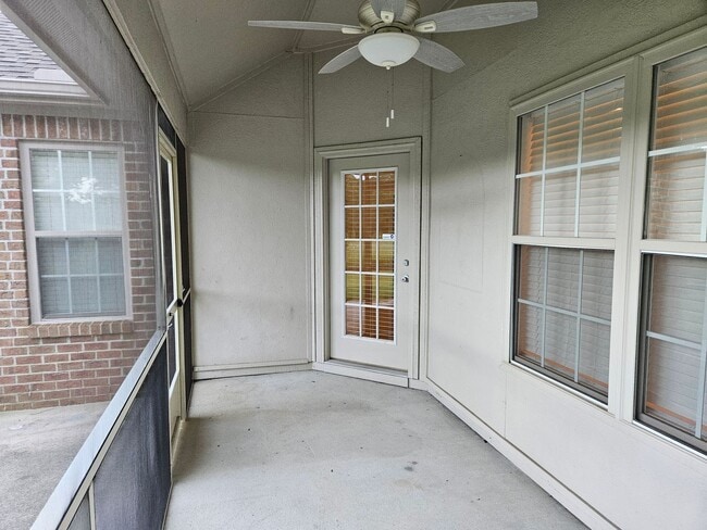 Building Photo - Beautiful 3 Bedroom 2 bath Home in Hampste...