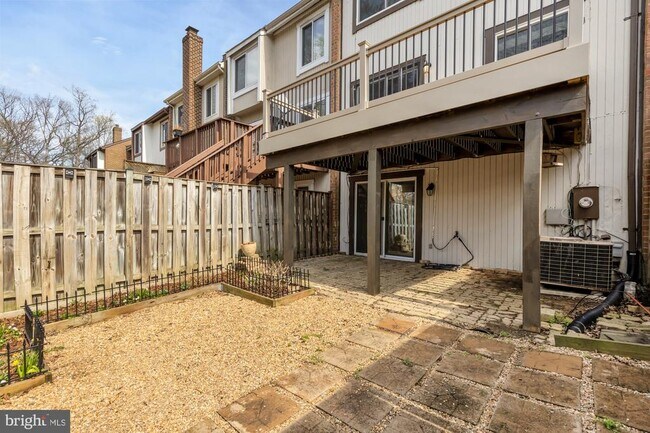 Building Photo - 2810 Cambridge Dr