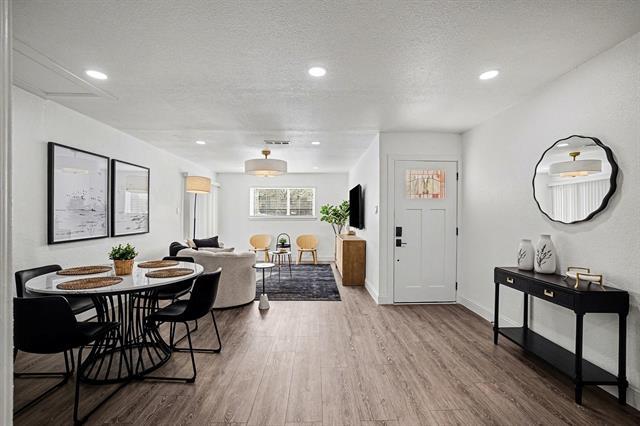 Building Photo - 716 E Pecan St