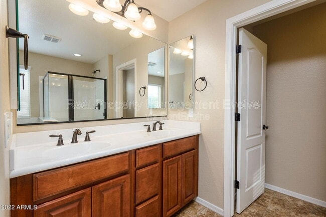 Building Photo - 1544 E Hummingbird Way