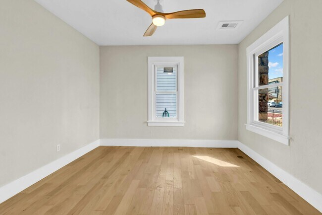 Building Photo - 2738 Pine St