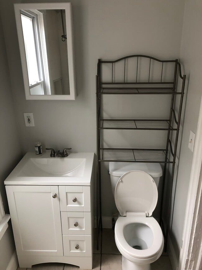 Building Photo - 91 S Washington, Up