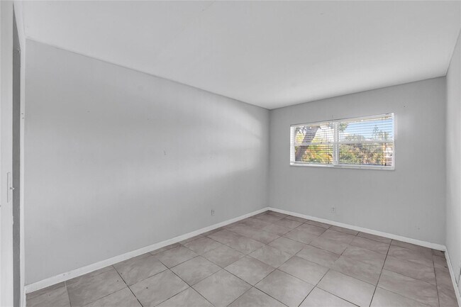 Building Photo - 4050 NE 12th Terrace