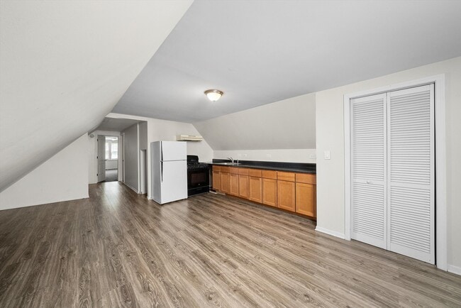 Building Photo - 2418 N Lawndale Ave