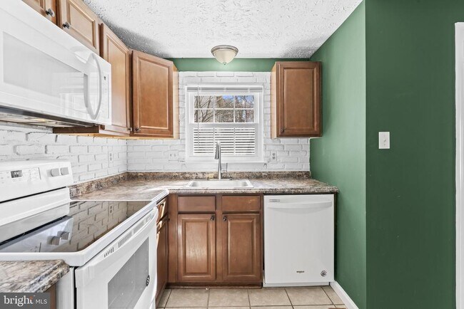 Building Photo - 4817 Kingfisher Ct