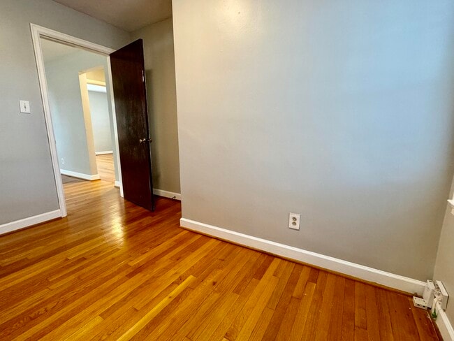 Building Photo - 479 Stratford Dr