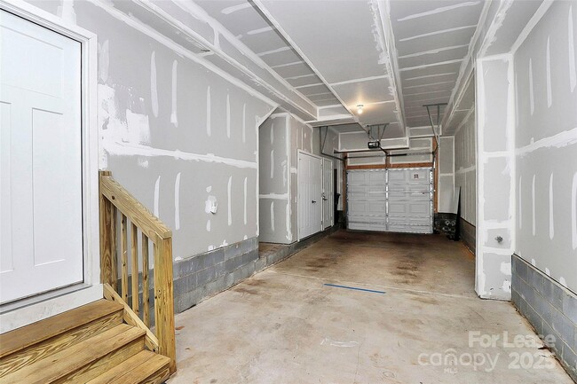 Building Photo - 519 Old Mill Rd