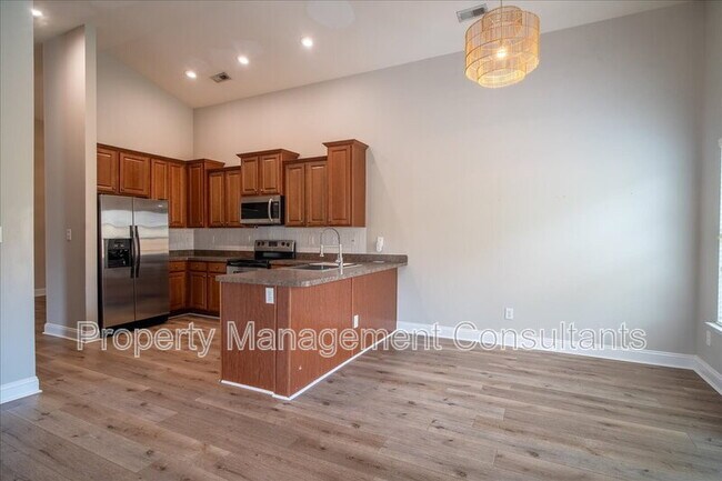 Building Photo - 108 Oak Shade Dr