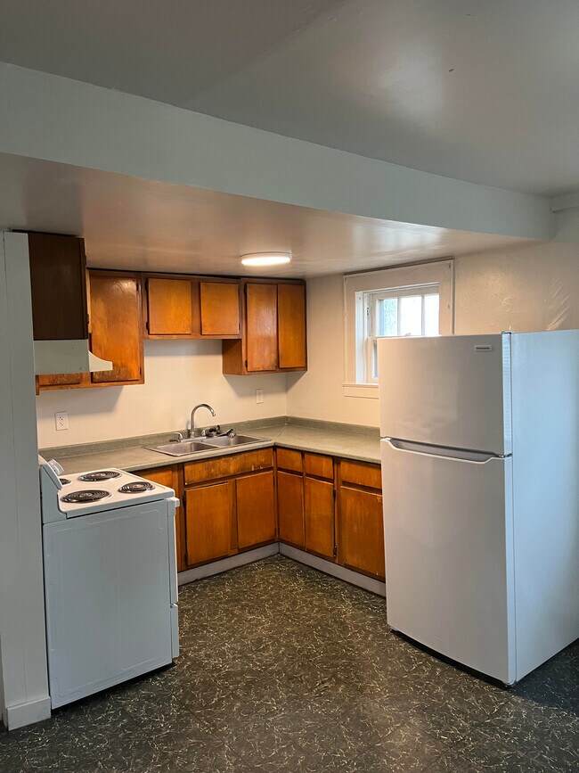 Building Photo - 711 S Bay Rd