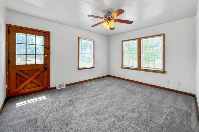 Building Photo - 102/104 Riverside