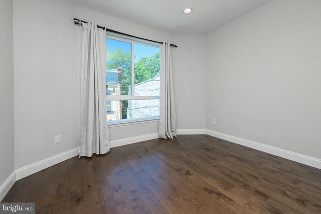 Building Photo - 1439 N Newkirk St