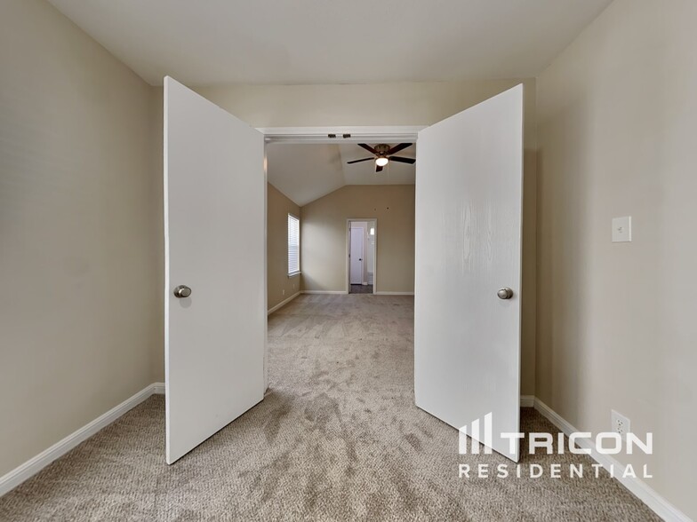 Building Photo - 8527 Rita Blanca Dr