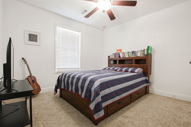 Building Photo - Pet Friendly Four Bedroom!